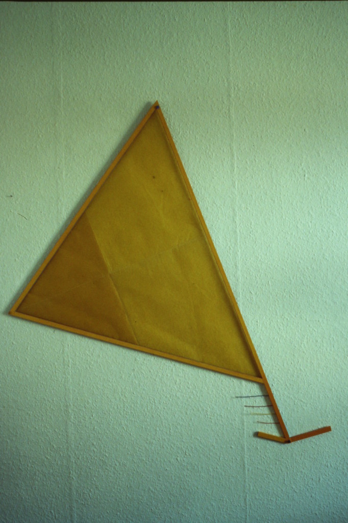 WVZ 1-6-85, Holz, Transparentpapier, Acryl, Draht, "Schiff", 1985, 70 x 116