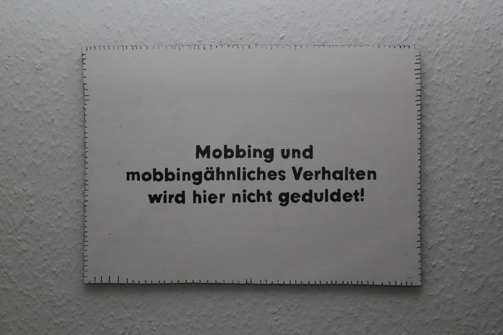WVZ 21-4-18, Acryl, Faserstift auf Sperrholz, "Objekt: "Mobbing...", 2018, 38,5 x 27,5