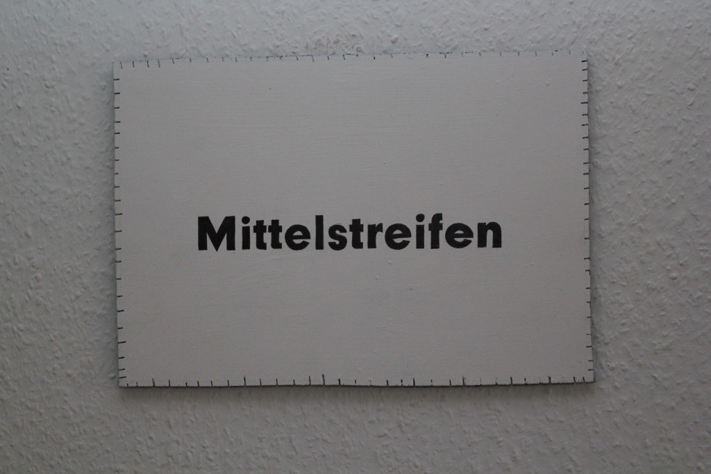 WVZ 10-12-18, Acryl, Faserstift auf Sperrholz, "Objekt: "Mittelstreifen", 2018, 38 x 26,5